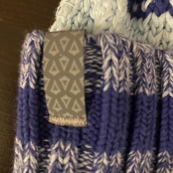 Ivivva girls knitted hat. - Picture 3 of 3